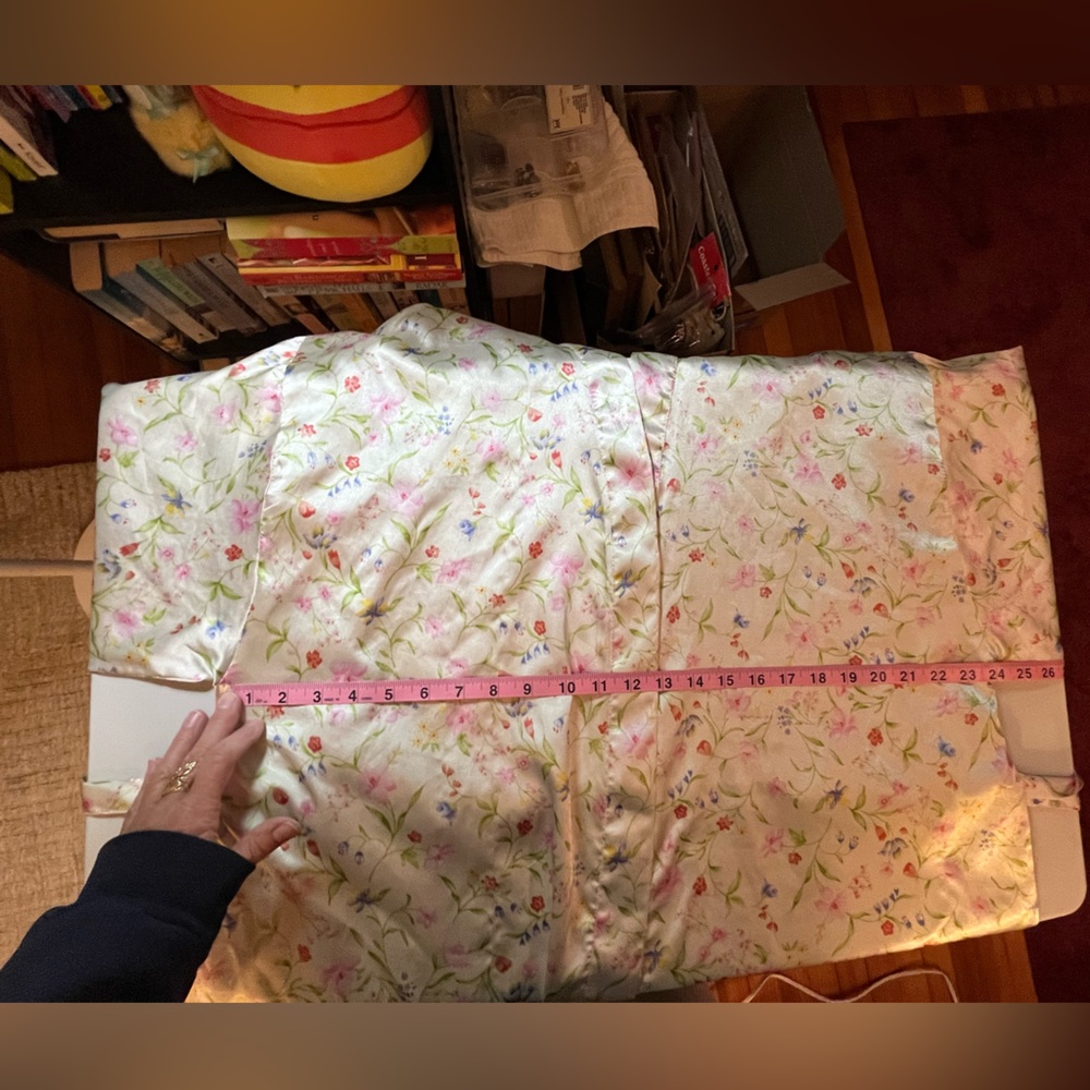 FINAL MARKDOWN PRICE! GREAT DEAL Vintage Whispers Floral Robe - Picture 7 of 10